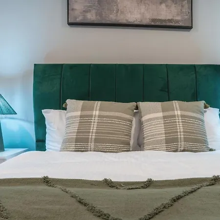 Triplex Penthouse Sleeps 14 River View Apartment *