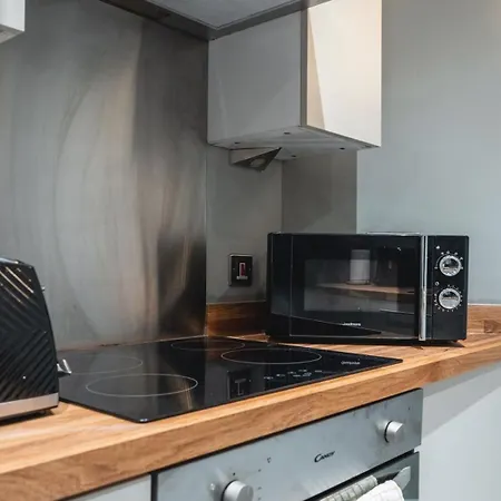 Apartment Triplex Penthouse Sleeps 14 River View Leeds (West Yorkshire)