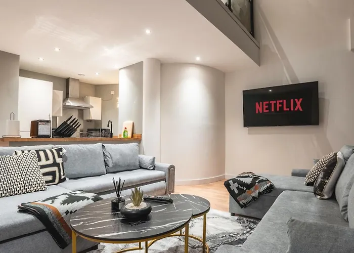 Triplex Penthouse Sleeps 14 River View Apartment *