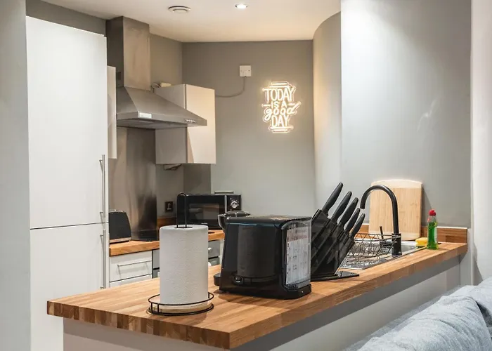 Triplex Penthouse Sleeps 14 River View Apartment