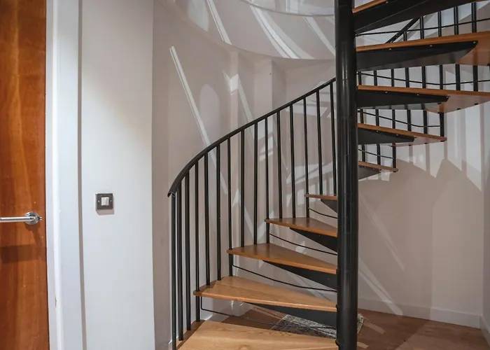 Apartment Triplex Penthouse Sleeps 14 River View Leeds (West Yorkshire)