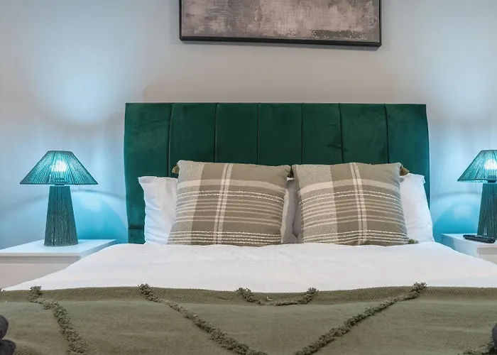 Triplex Penthouse Sleeps 14 River View Apartment *