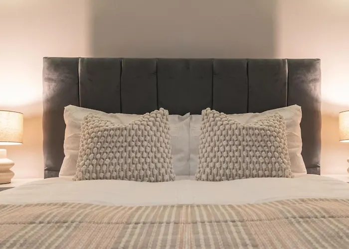 Triplex Penthouse Sleeps 14 River View Apartment *