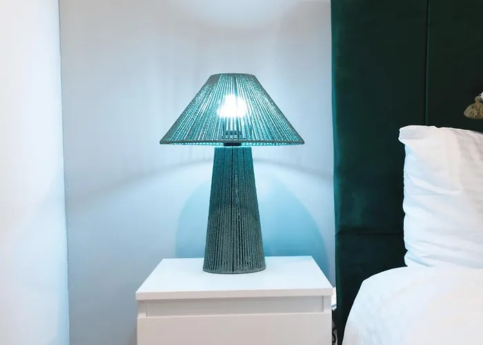 Triplex Penthouse Sleeps 14 River View *