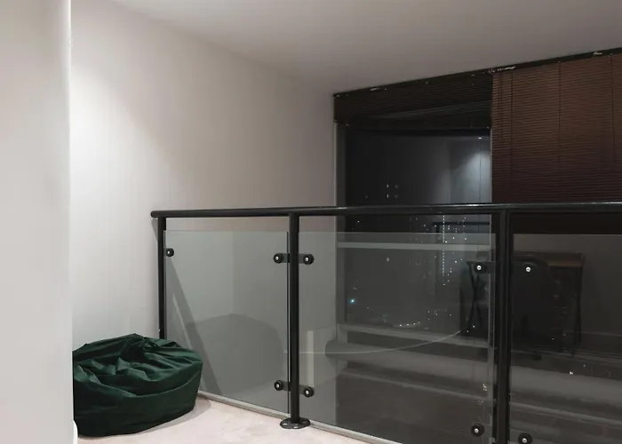 Triplex Penthouse Sleeps 14 River View Apartment