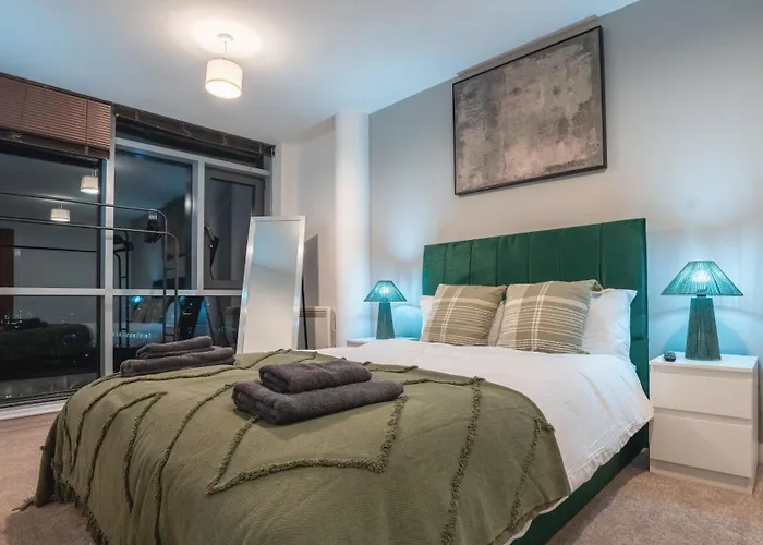 Triplex Penthouse Sleeps 14 River View